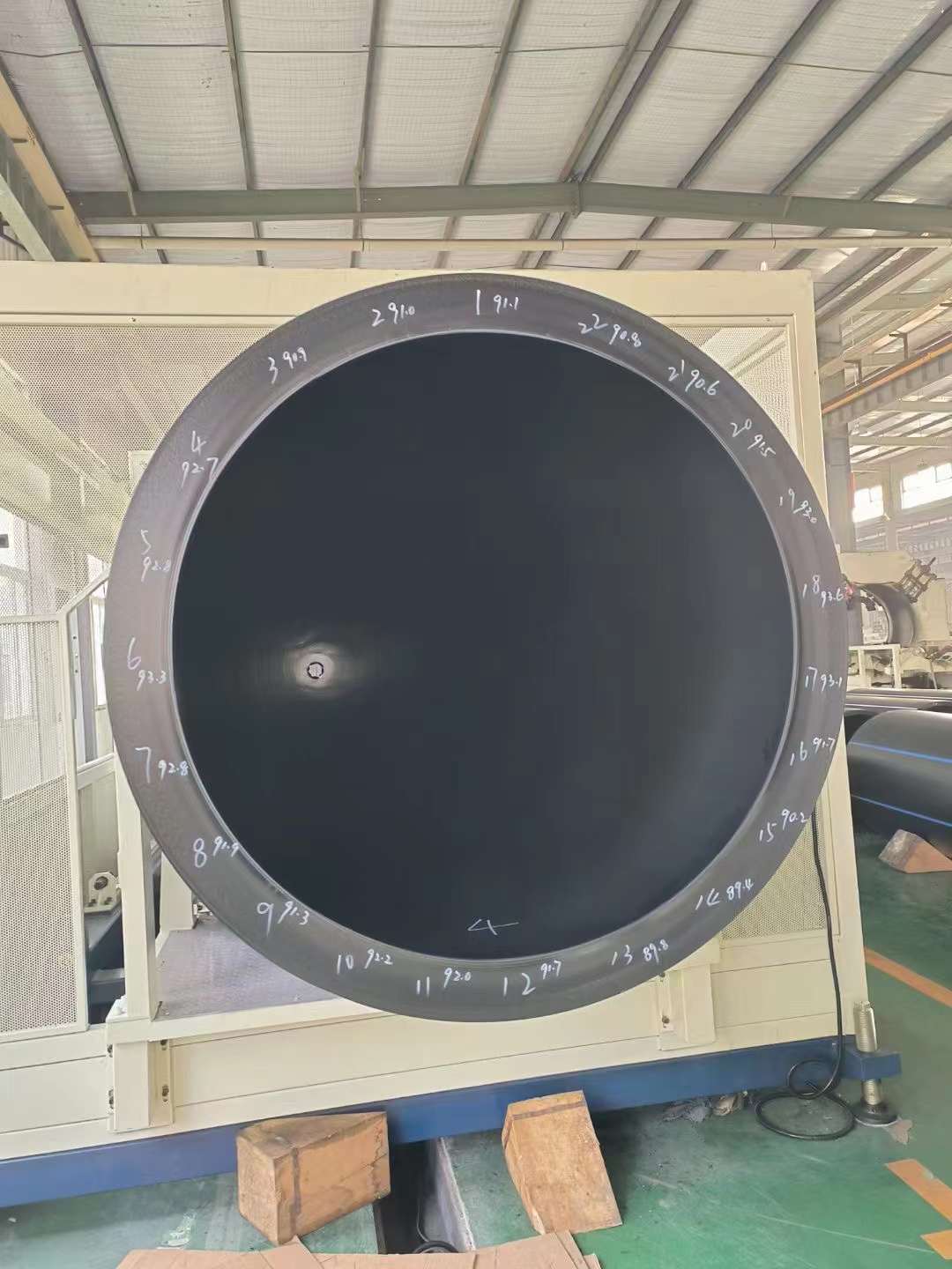 Nagy vastagságú és nagy átmérőjű csövek: hogyan lehet elkerülni a megereszkedést a csőextrudálás során