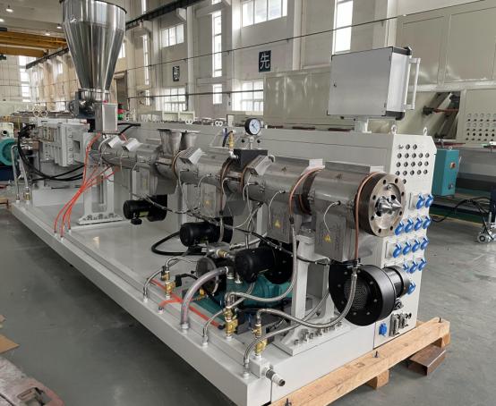 A műanyagcső-extrudáló vonalat alkotó dolgok