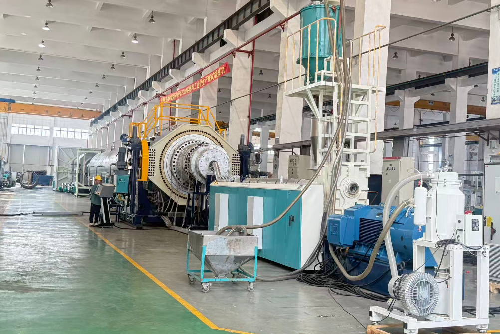 A Fangli jelenleg sikeresen szállított egy PE2000 csőextrudáló gyártósort