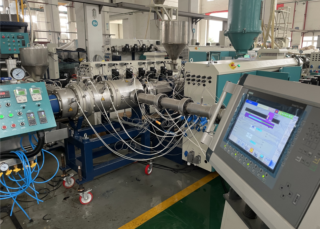 PE háromrétegű koextrudáló csőberendezések koextrudálási technológiája